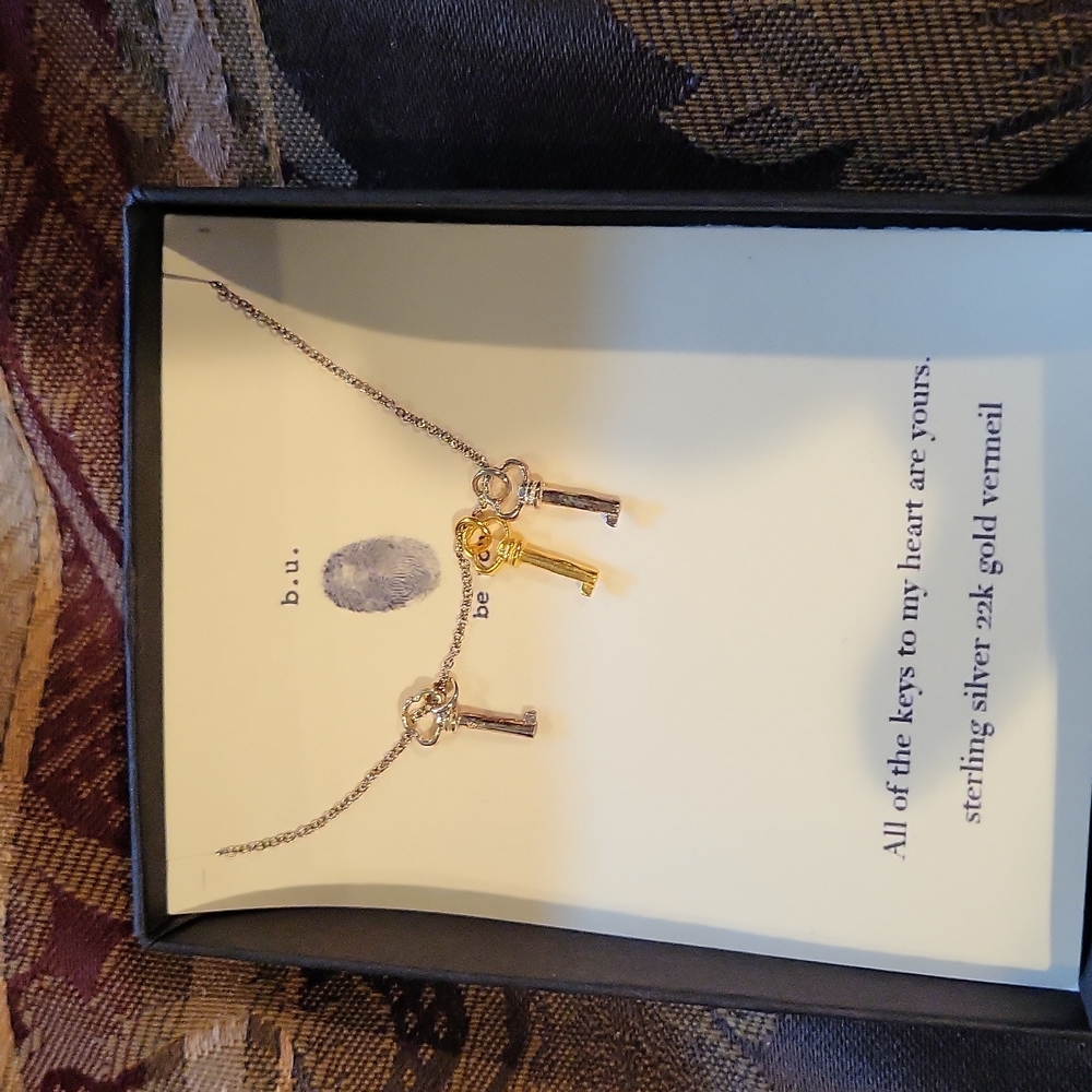 B.u be you gorgeous necklace boxed three keys 🔑 gold vermeil chain silver